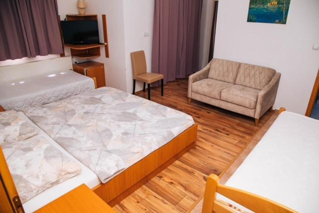 보산스카 그라디슈카 Jezero Laminci B&B 외부 사진