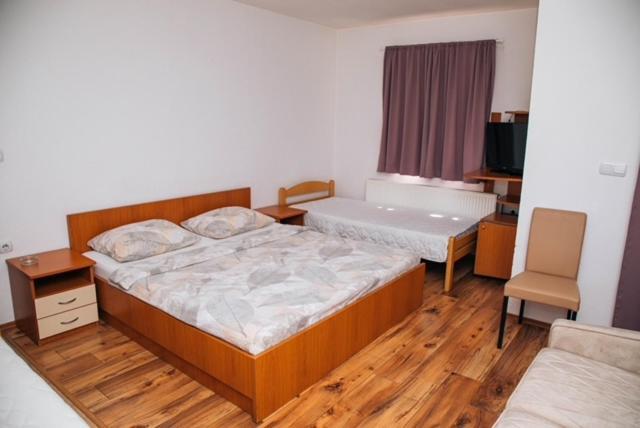 보산스카 그라디슈카 Jezero Laminci B&B 외부 사진